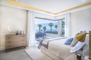 Haus in El Velerín. Jardín de lujo villa primera línea playa ubicación en velaya gar
