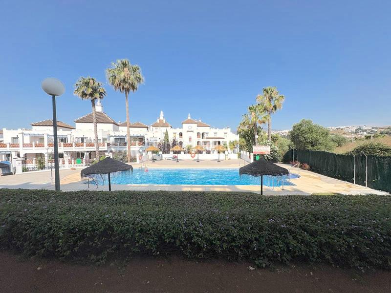 Foto 25d3496f-25a0-4b07-836d-f05564723139. Lloguer planta baixa amb aparcament piscina a Mijas golf Mijas