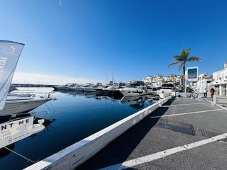 Appartement à Puerto Banús. Moderno apartamento de 3 dormitorios con terraza y parking  puer