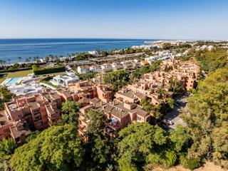 Rez-de-chaussée à Las Lomas de Río Verde. Elegante apartamento renovado en planta baja en la milla de oro