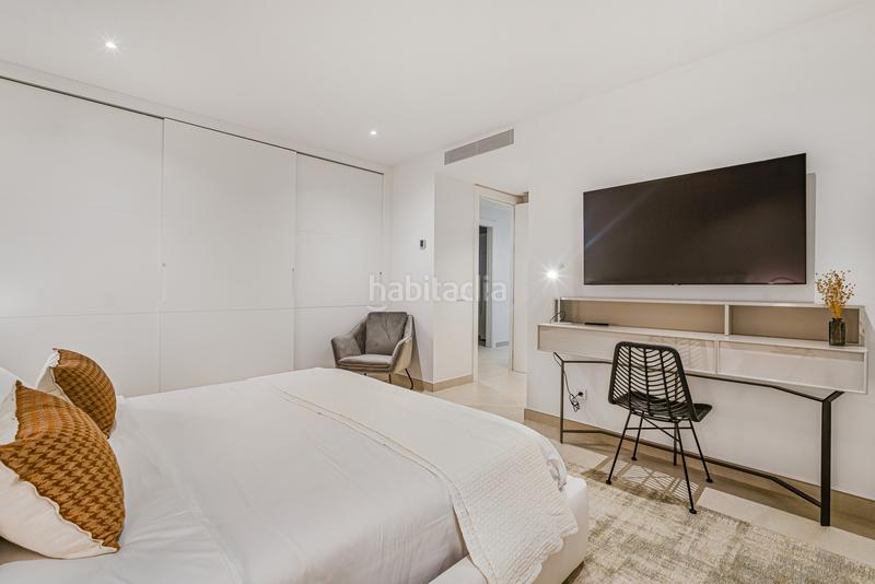 Foto 695828df-a455-4dfc-ac8a-d82c97baa5a6. House with parking pool in Puente Romano Marbella