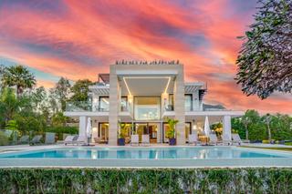 House in Puente Romano. Villa de 6 dormitorios en marbella, málaga