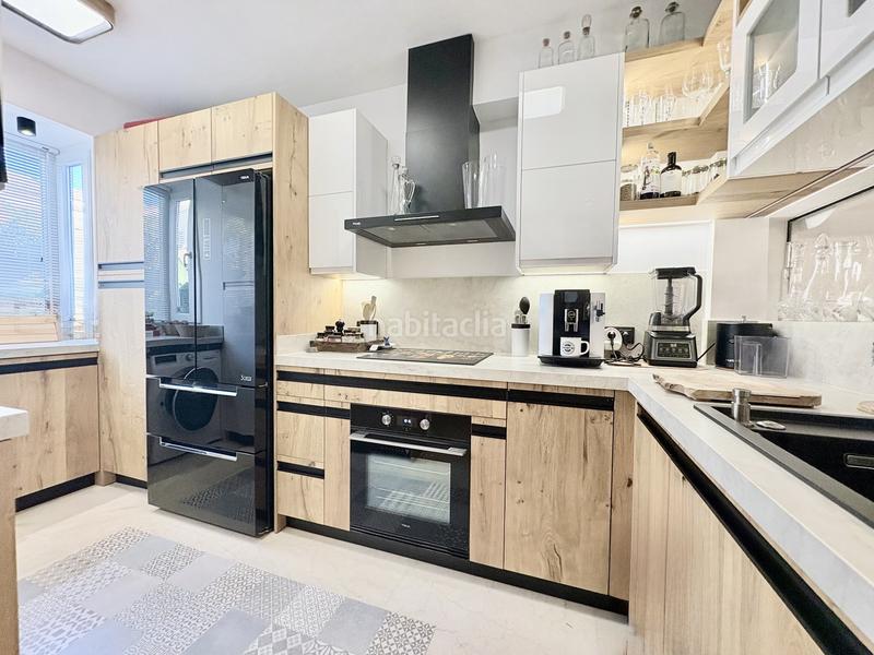 Foto 2f216c2c-9f01-4f74-a380-d19253bb5170. Maison jumelée avec parking piscine dans bahía de Marbella Marbella