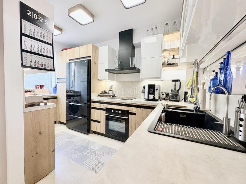 Foto 5036dd9e-2c52-4013-9ccf-1460c8e7ff67. Maison jumelée avec parking piscine dans bahía de Marbella Marbella