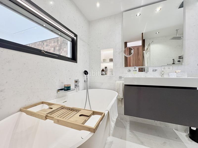 Foto 5769c9a6-785e-44a3-91be-434f617efb7e. Maison jumelée avec parking piscine dans bahía de Marbella Marbella