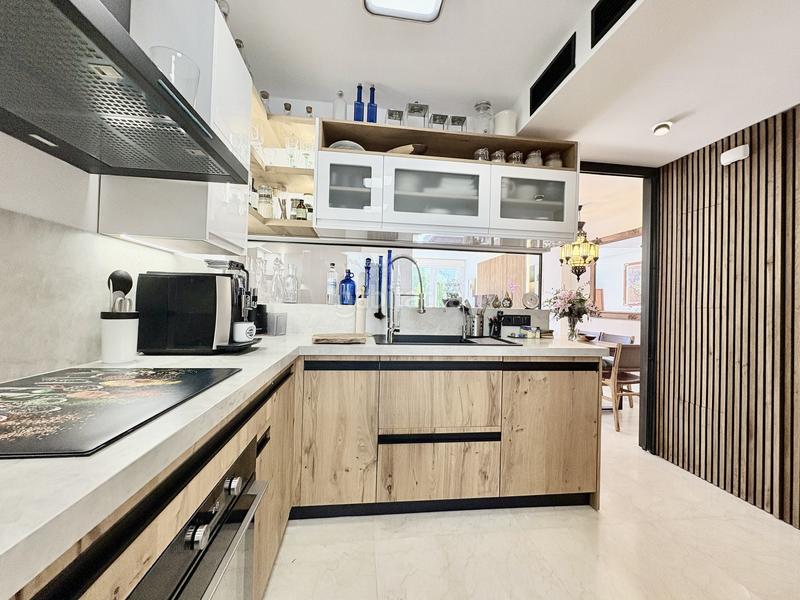 Foto 788e565e-f621-4a0f-98f7-097bb581a31f. Maison jumelée avec parking piscine dans bahía de Marbella Marbella