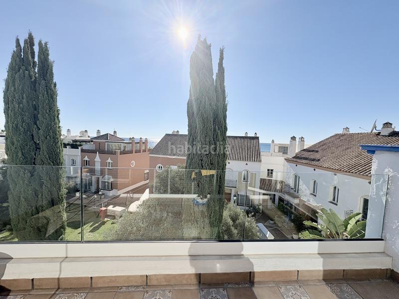 Foto 910e78ec-c7d0-47c7-ba86-941deef334c6. Maison jumelée avec parking piscine dans bahía de Marbella Marbella