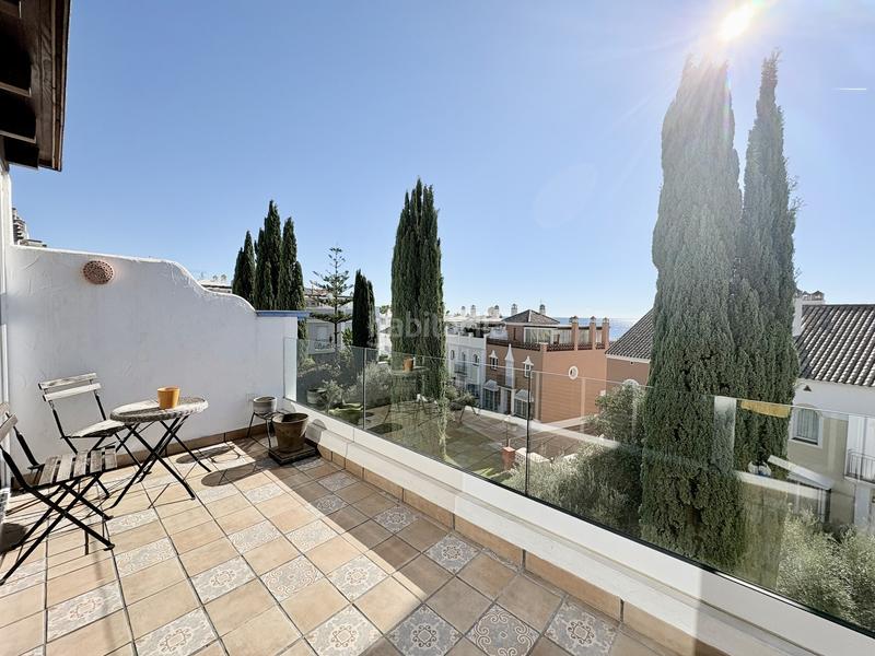Foto eb7f3a49-6083-42b7-b22a-7e14bd4d5959. Maison jumelée avec parking piscine dans bahía de Marbella Marbella