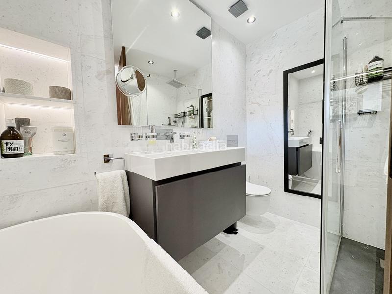 Foto fb6ef4c2-f9b0-482c-bc14-b24c01359ee0. Maison jumelée avec parking piscine dans bahía de Marbella Marbella