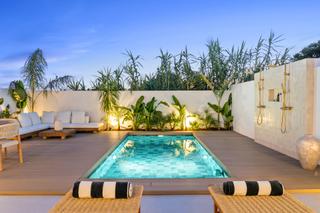 Casa a schiera in Nueva Andalucía centro. Moderno adosado en marbella con terraza en la azotea y bañera ex