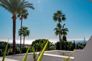 Casa adossada a Paraiso - Barronal. Adosado renovado con vistas al mar en el paraíso, estepona