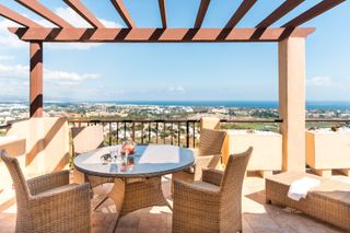 Apartamento en El Paraso. Apartamentos bellamente renovados, vistas al mar, en las colinas