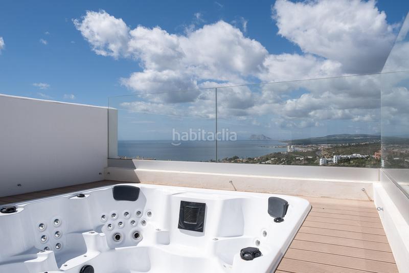 Foto 0db00289-15f6-4f44-89df-29739ab91019. Casa adosada adosado de lujo con vistas panorámicas cerca de sotogrande. en Manilva