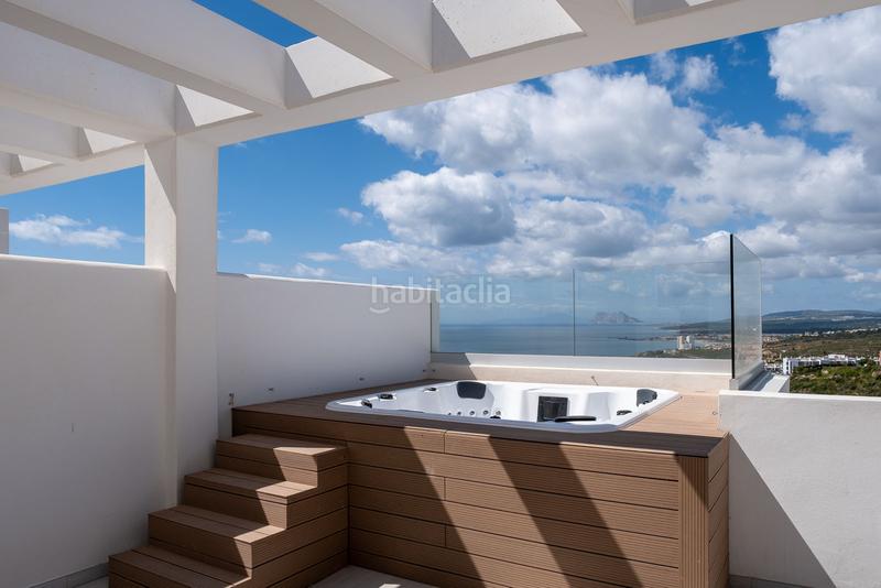 Foto 8749930e-e207-465d-8293-5eb554e2cabf. Casa adosada adosado de lujo con vistas panorámicas cerca de sotogrande. en Manilva