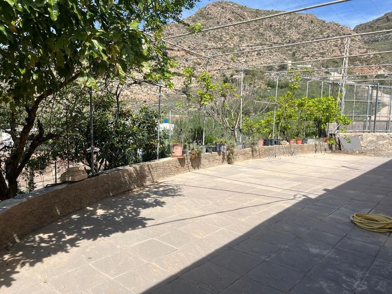 Foto d8664f88-b2f8-4104-981a-dede7fccd900. Terreno residencial vicar parcela de 2.073 m2 casa de 122 m2 en Vícar