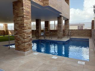 Piso en Roquetas pueblo. Aguadulce piso con piscina plaza de garaje y trastero