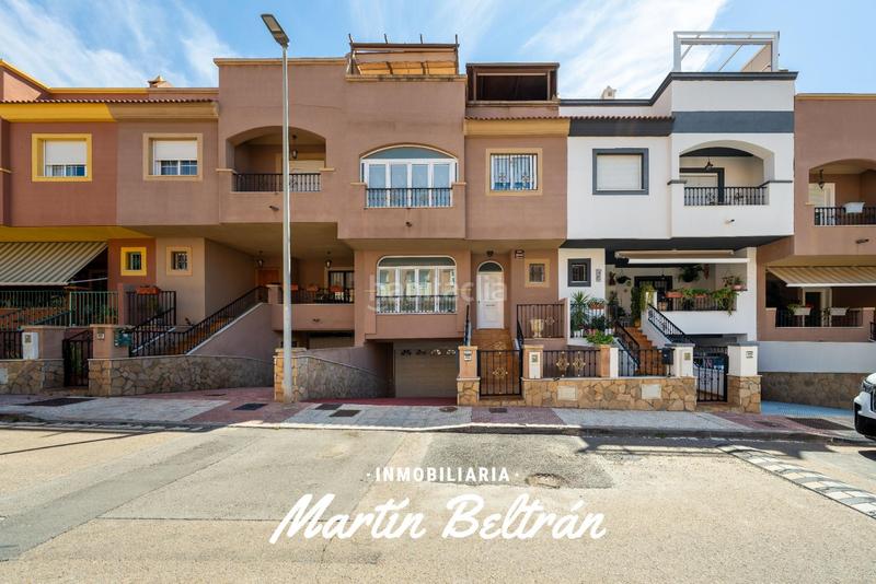 Foto 258c70d9-7b86-4792-a318-de2d991dcebd. Casa adosada aguadulce adosado 281 m2 const. con estilo y confort a un paso del mar en Roquetas de Mar