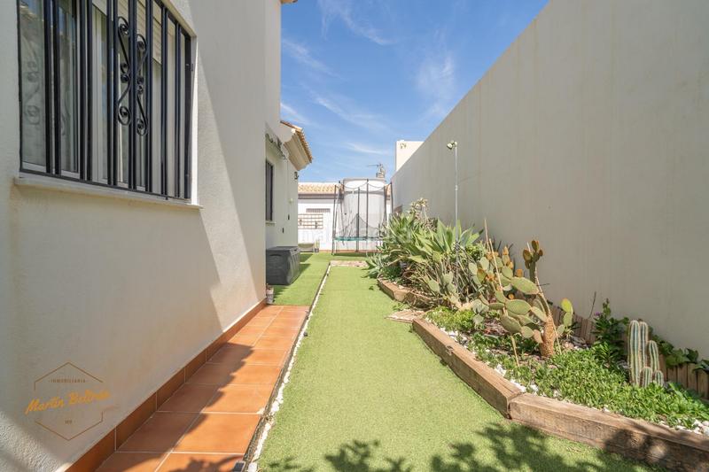 Foto f2d4dcbb-404e-4030-9771-209a759e1f3a. Casa adosada ! urb. los pinos adosado con jardín propio de 108,41 m2 en Huércal de Almería