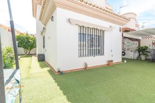 Casa adossada a Huércal de Almería. Huércal de almería! urb. los pinos adosado con jardín propio de