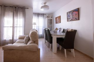 Etagenwohnung in Viator. Viator amplio piso de 113m2 const.!