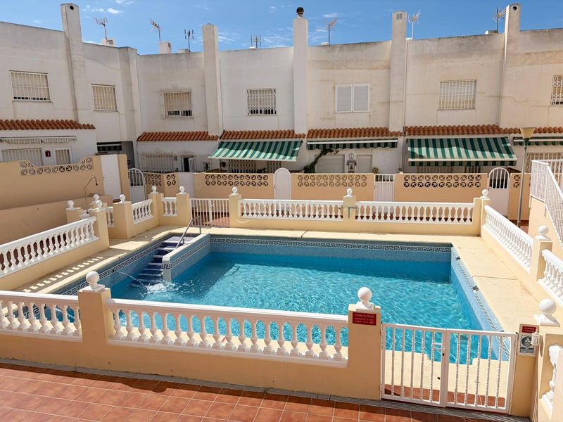Foto 80339d49-c101-4020-b5b4-20126b8aef2c. Dúplex amb aparcament piscina a Retamar Almería