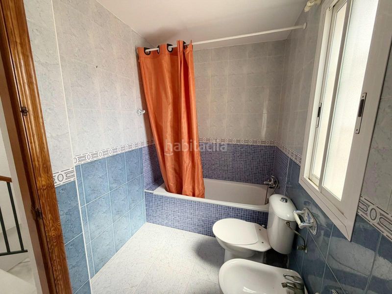 Foto f345f548-8fcb-421c-b356-54a00d21054c. Dúplex amb aparcament piscina a Retamar Almería