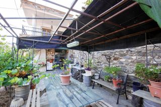Country house in Gérgal. Casa de campo en gérgal almería  parcela de 13.507 m2   vivienda
