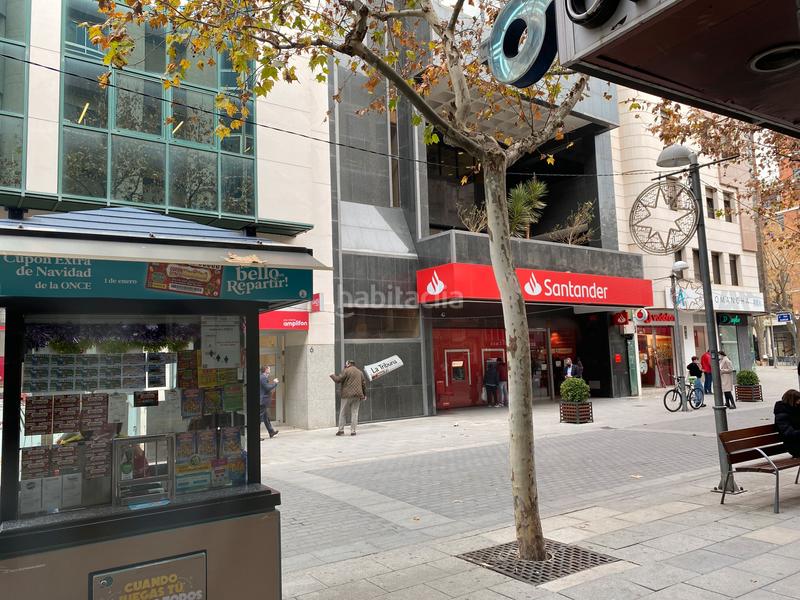 Foto 58575d1b-ee5c-4a3e-b629-1df17ff305de. Alquiler oficina se alquila oficina para negocio con varios despachos uno grande que da a la calle alarcos, una de las calles más céntricas de la c en Ciudad Real