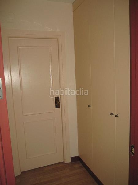 Foto d4a4df0a-f773-4416-92a1-fe39974f2fea. Alquiler oficina se alquila oficina para negocio con varios despachos uno grande que da a la calle alarcos, una de las calles más céntricas de la c en Ciudad Real