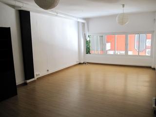 Location Local commercial à Centro - Plaza Mayor. Local de 30 m2 planta baja, y 40 m2 en planta alta está en pleno