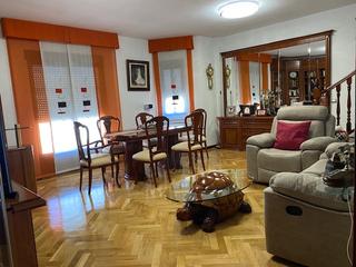 Casa in Santa María - Pío XII. Espectacular casa a 5 min de la plaza del pilar