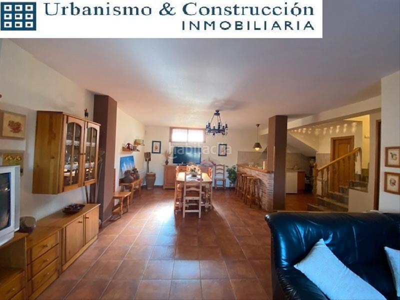 Foto 54ff46cd-f177-4c74-9b3f-def5f757cc03. Semi detached house with fireplace heating parking in Ciudad Real