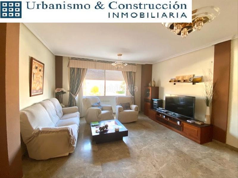 Foto 88b96f80-b606-4fc8-81f0-624026b0e57a. Semi detached house with fireplace heating parking in Ciudad Real