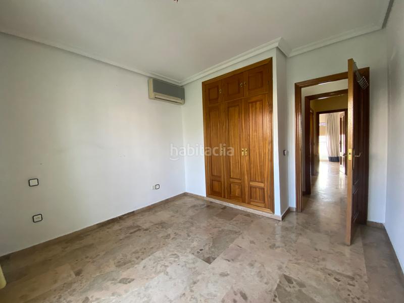 Foto 25a29acc-2f81-4907-9571-fc58e9c17a8b. Casa adossada amb xemeneia calefacció aparcament a Ciudad Real