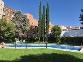 Pis a La Moreria. Piso grande con piscina