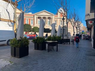 Lloguer Local Comercial a Plaza de Toros. Local en zona comercial pleno centro alquiler