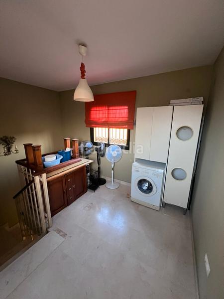 Foto 4d5d1dc3-851e-4ec1-aae1-eb06dfd5e91e. Lloguer casa adossada amb aparcament piscina a Arco Norte - Avda España Dos Hermanas
