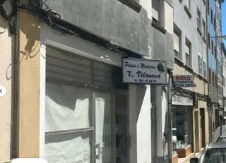 Location Local commercial  Rúa de puente la reina. Gran oportunidad!!! se alquila local a pie de calle con amplio e