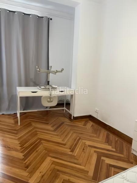 Foto c71b7ad7-f01a-48d0-8333-39a8a10059a6. Alquiler piso gran oportunidad!!! se alquila piso a estudiantes próximo curso muy amplio y acogedor, en plento centro campus norte y sur. zona d en Santiago de Compostela