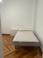 Rent Flat  Rúa do xeneral pardiñas. Gran oportunidad!!! se alquila piso a estudiantes para el próxim