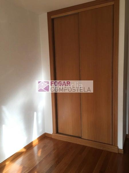 Foto f8620a1a-7c1a-4eae-ac29-bbc58591917d. Miete etagenwohnung in Campus Norte - San Caetano Santiago de Compostela