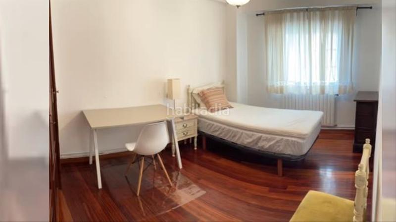 Foto 38fe6d19-ddb4-46d9-b393-3a2650469b3f. Rent flat in Casco Histórico Santiago de Compostela