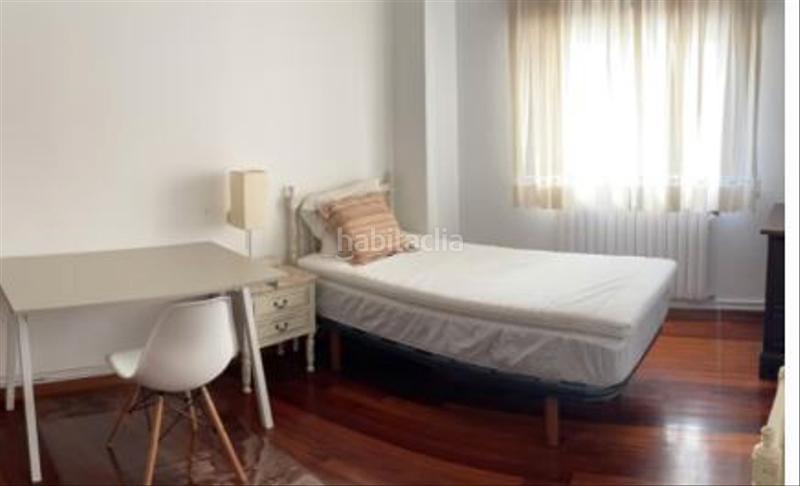 Foto 6c541bc1-e64f-46a6-b7dc-4bfe232b2db7. Rent flat in Casco Histórico Santiago de Compostela