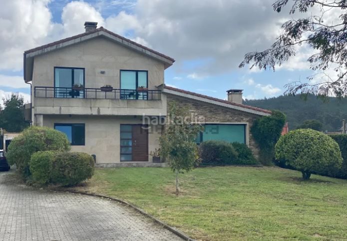 Foto 3b0cc466-9cf9-4d17-aef9-4b3e3d5bb718. Casa en O Milladoiro Ames