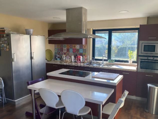 Foto aca39534-a2c4-4a16-90b6-8d780923adea. Casa en O Milladoiro Ames