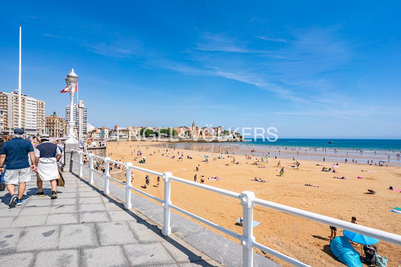 Foto f9885764-9cfa-4ab5-8d57-4a9a986de1a5. Apartment with heating in Centro Gijón