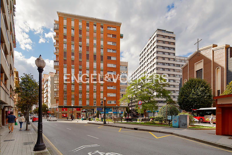 Foto c6565ca5-b54e-4083-a9d3-5e2f62ee5444. Rent apartment with heating in Centro Gijón