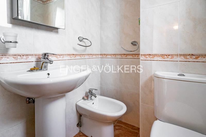 Foto 09e3cc32-d7b8-496f-9fd2-35f6bb287b6b. Apartamento luminoso piso con altura junto a la playa de san lorenzo. en Gijón
