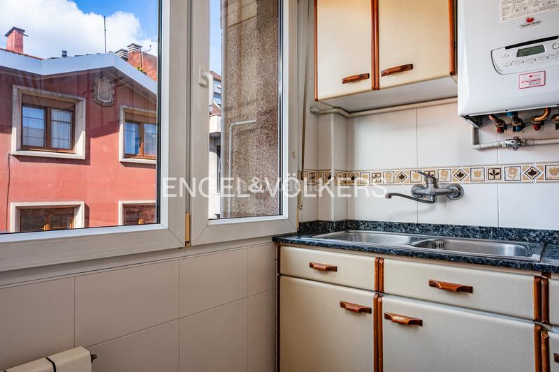 Foto 53829555-7604-42b5-ae5e-0b58e3e43fc5. Apartamento luminoso piso con altura junto a la playa de san lorenzo. en Gijón