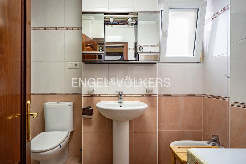Foto 6d12eb8e-1fca-4265-803b-a2810d5baf3a. Apartamento luminoso piso con altura junto a la playa de san lorenzo. en Gijón